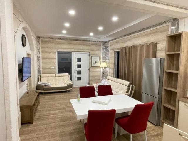 Luce Mit Pool Apartment *
