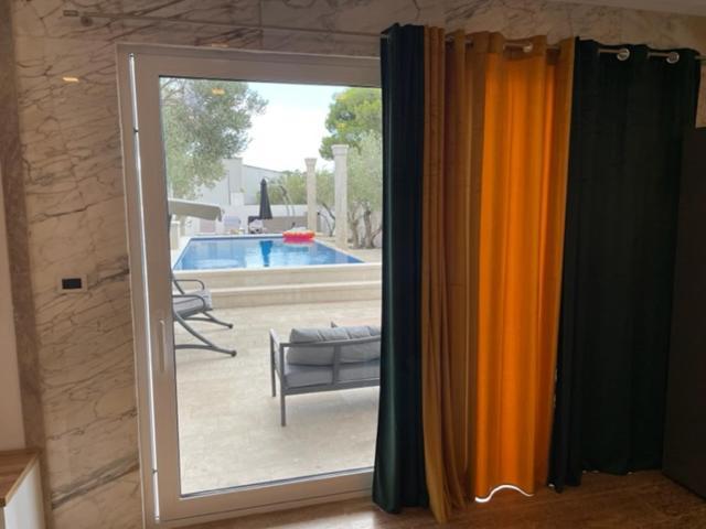 Luce Mit Pool Apartment Makarska