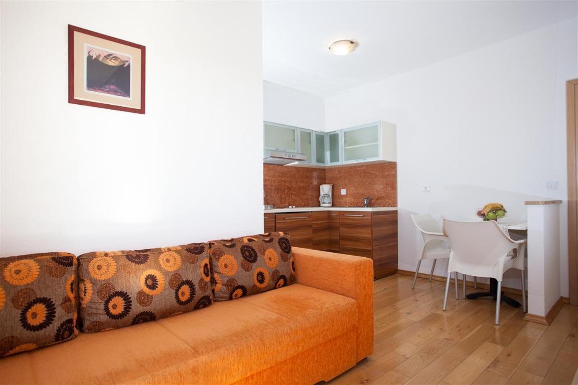 Luce Mit Pool Apartment