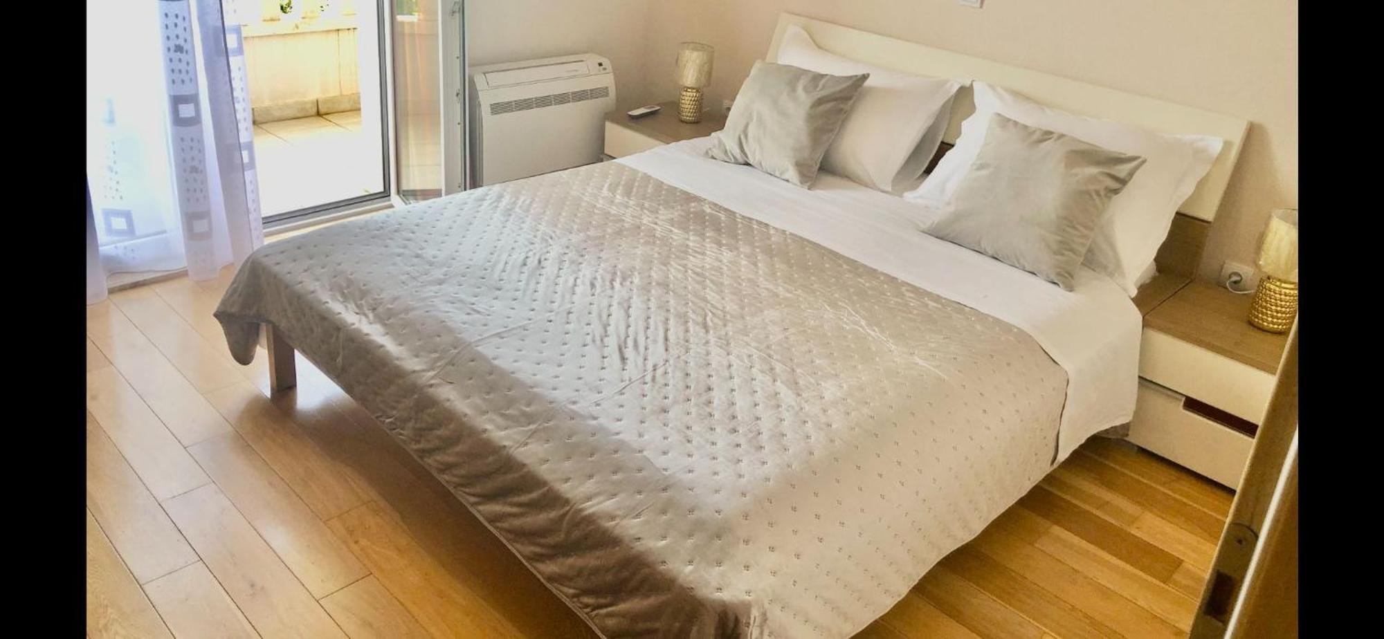 Luce Mit Pool Apartment Makarska