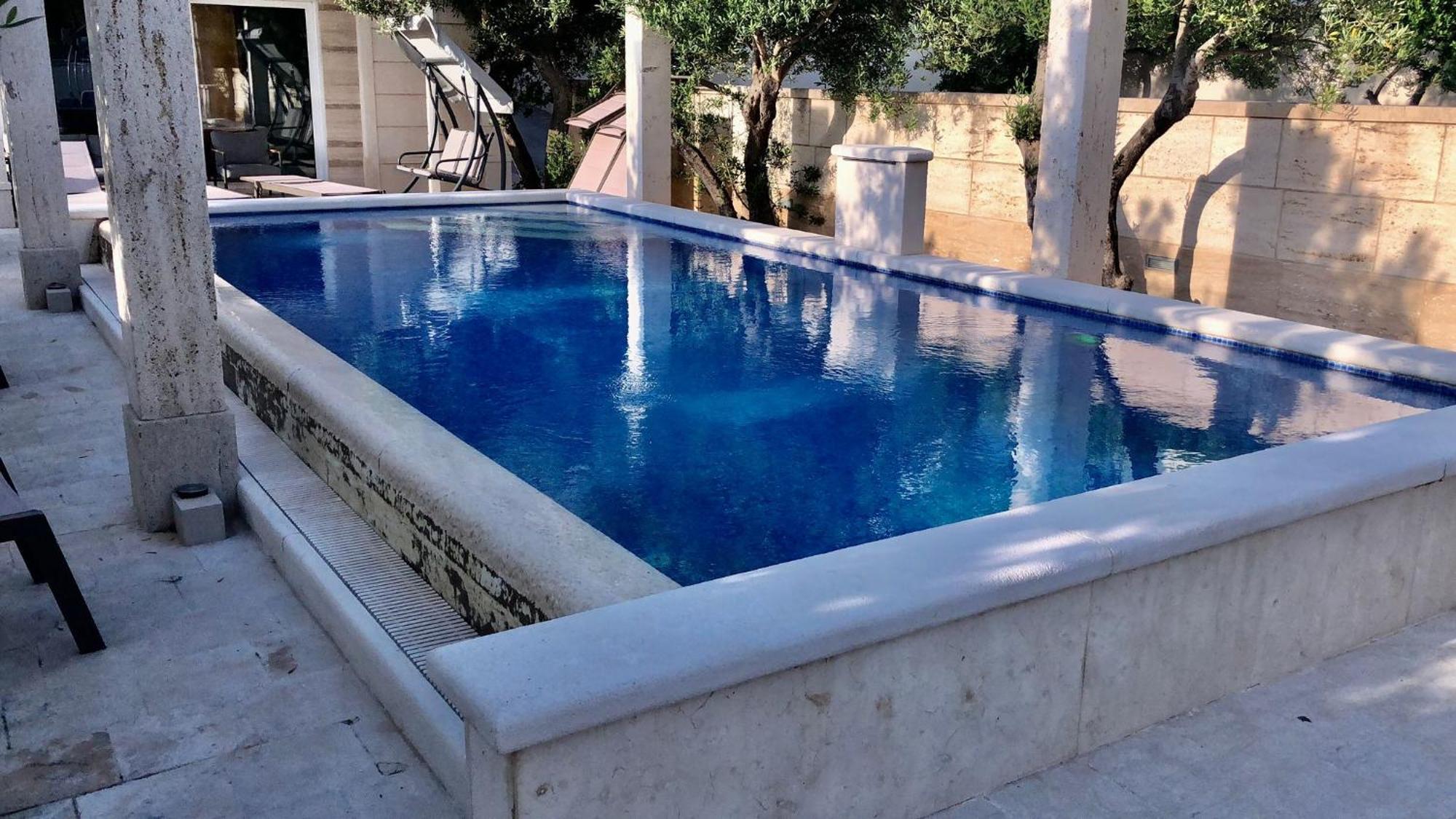 Luce Mit Pool * Makarska