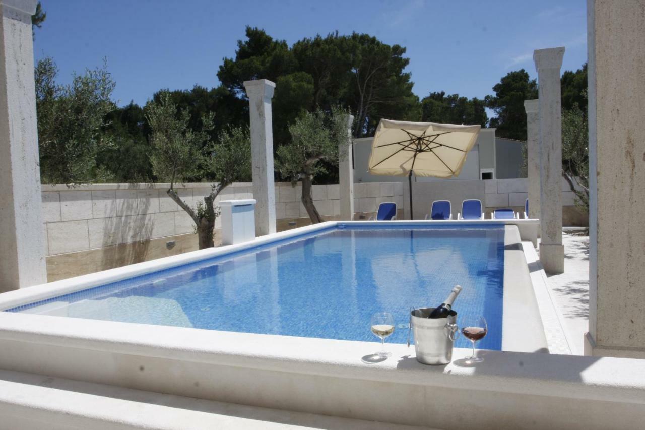 Luce Mit Pool * Makarska