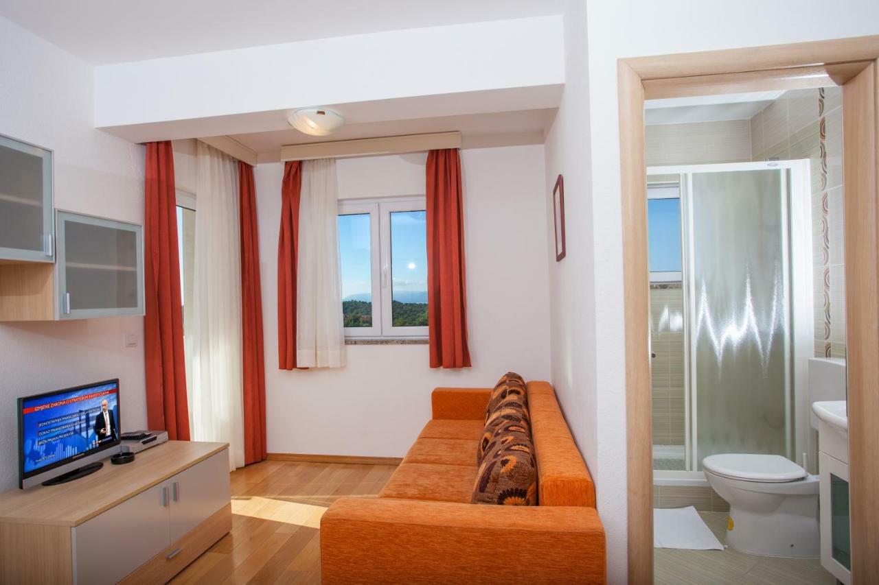 Apartment Luce Mit Pool *