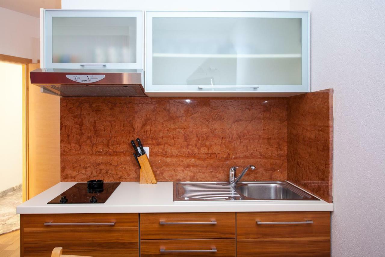 Apartment Luce Mit Pool Makarska