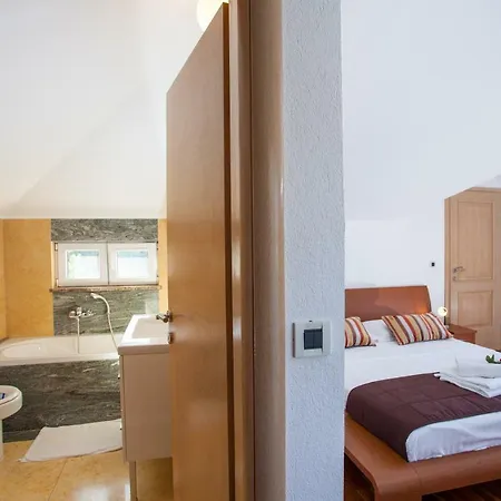 Villa Luce Mit Pool Makarska Room photo