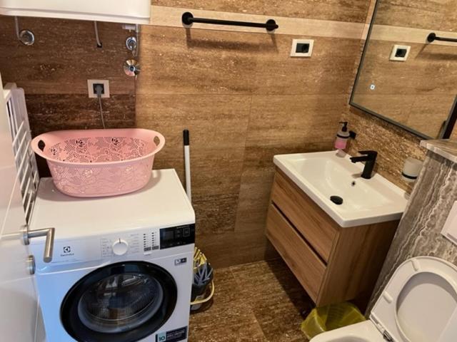 Luce Mit Pool Appartamento Makarska