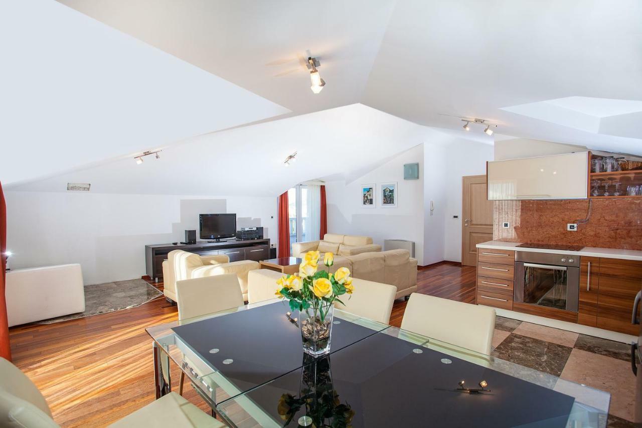 Luce Mit Pool Apartment Makarska