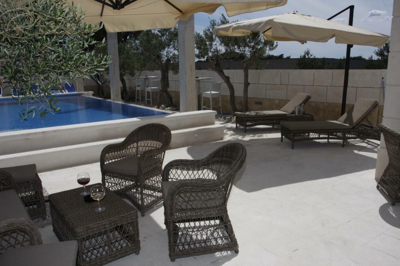 Apartment Luce Mit Pool *
