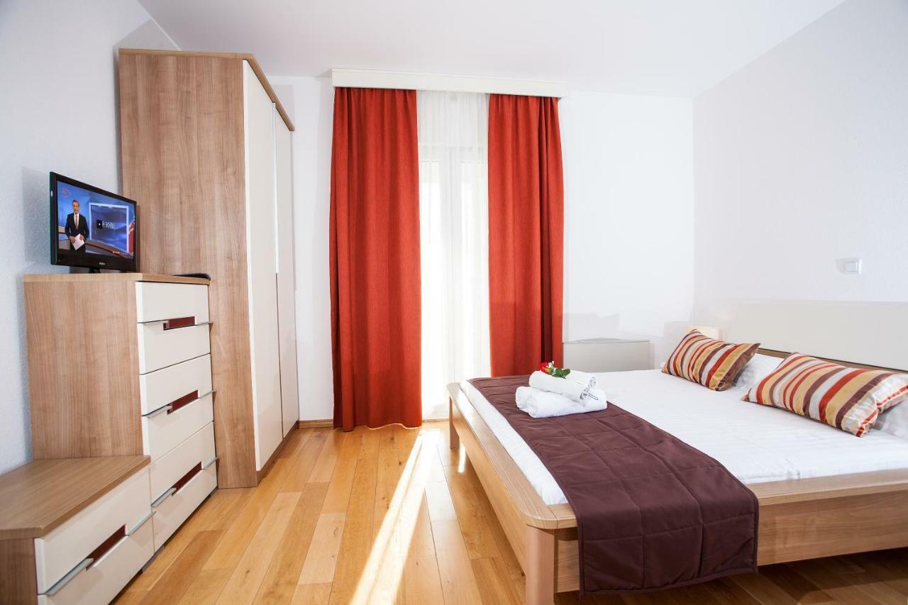 Appartamento Luce Mit Pool Makarska